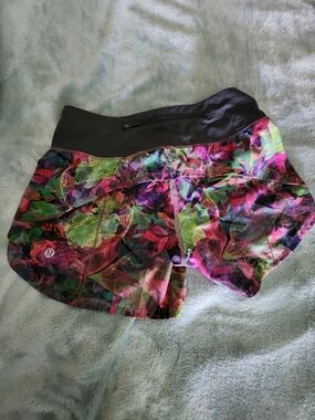 lululemon athletica Black Waistband Multicolor Floral Athletic Shorts